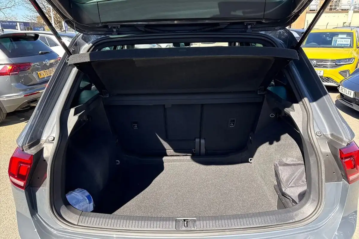 2023-volkswagen-tiguan-15-tsi-r-line-edition-big-6