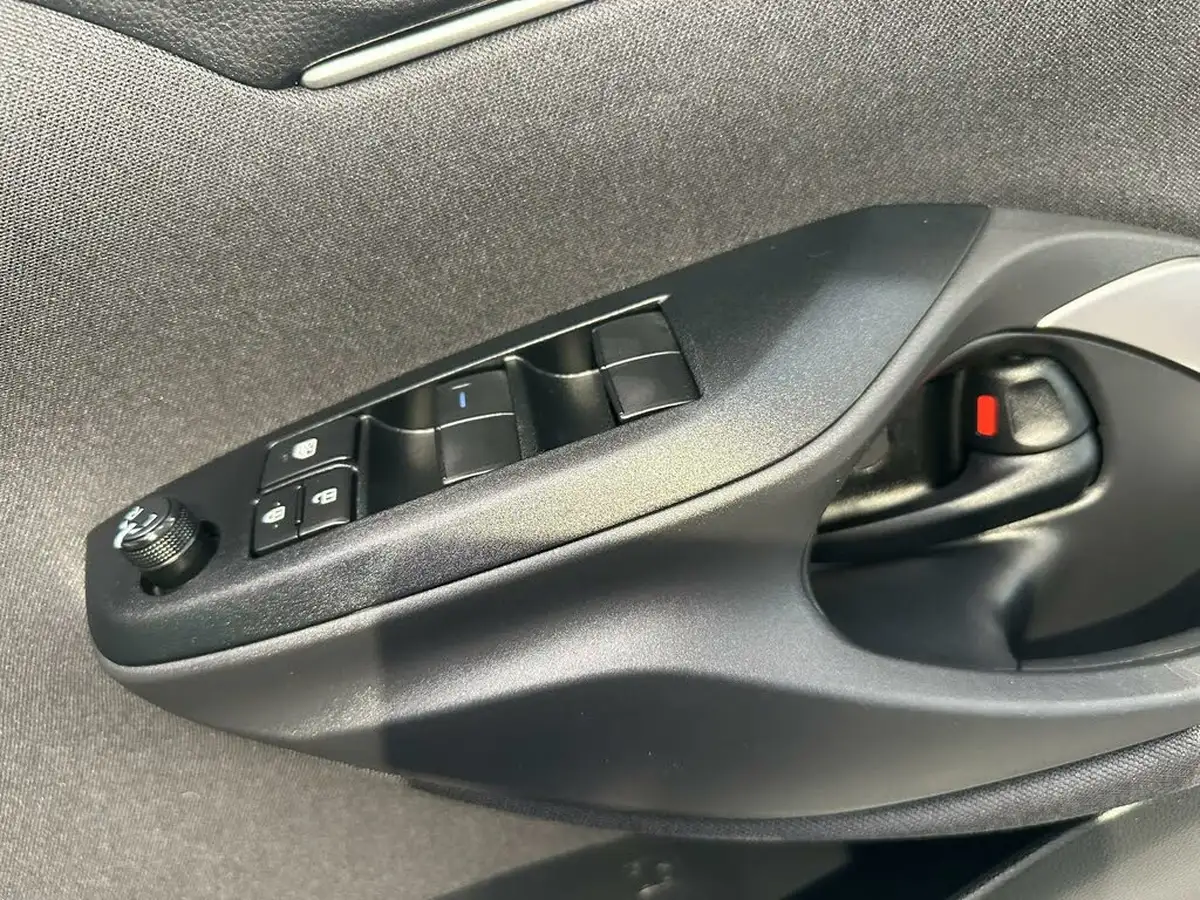 2023-mazda-mazda2-15-agile-big-16