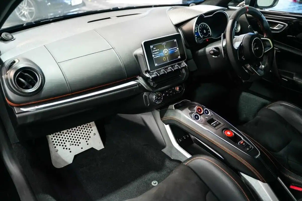 2020-alpine-a110-18-t-s-big-40