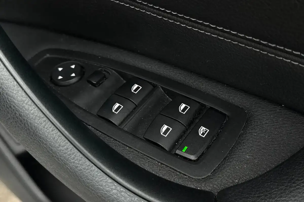 2021-bmw-x1-15-sdrive18i-sport-big-41