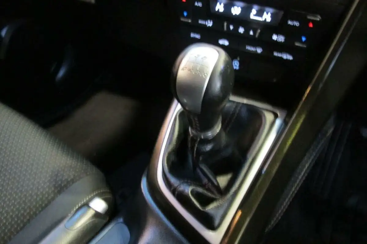 2016-honda-civic-14-i-vtec-se-plus-navi-big-24