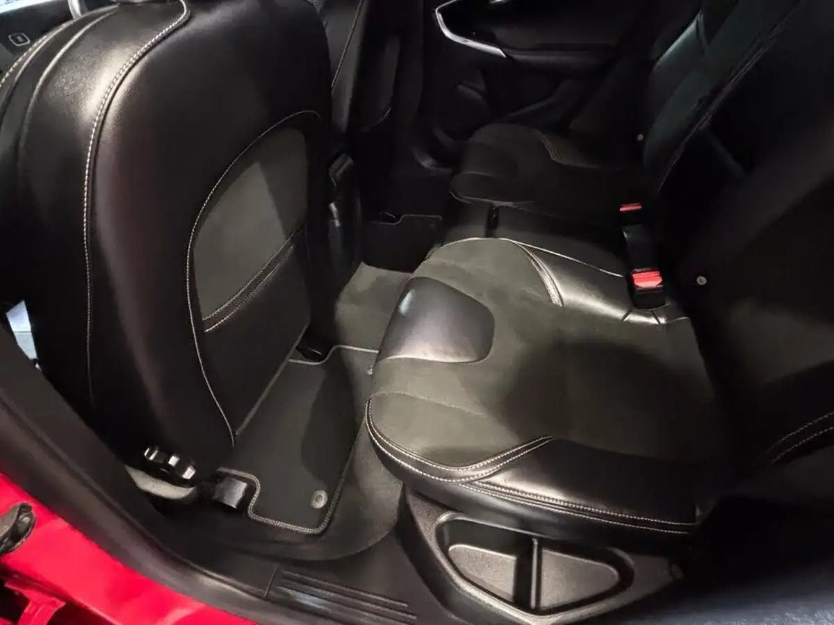 2015-volvo-v40-16td-d2-r-design-big-17