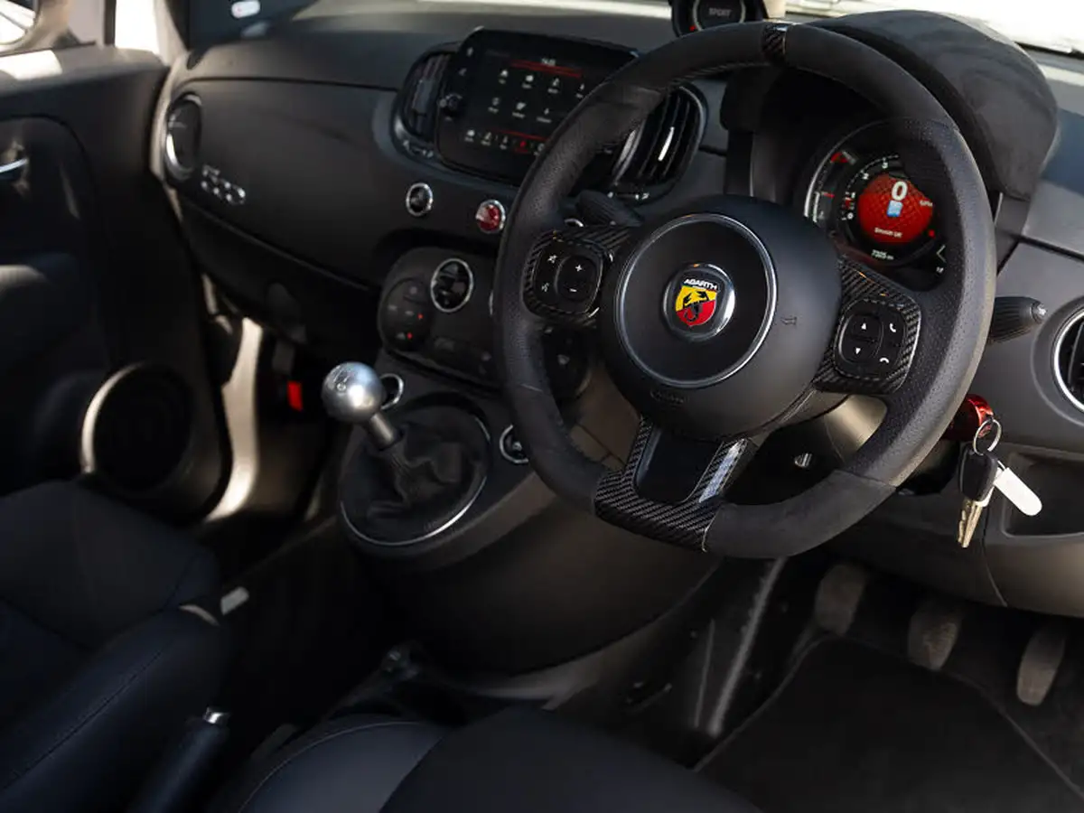 2023-abarth-695-14-tjet-turismo-big-2