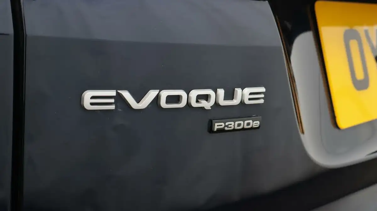 2021-land-rover-range-rover-evoque-15-p300e-se-big-20