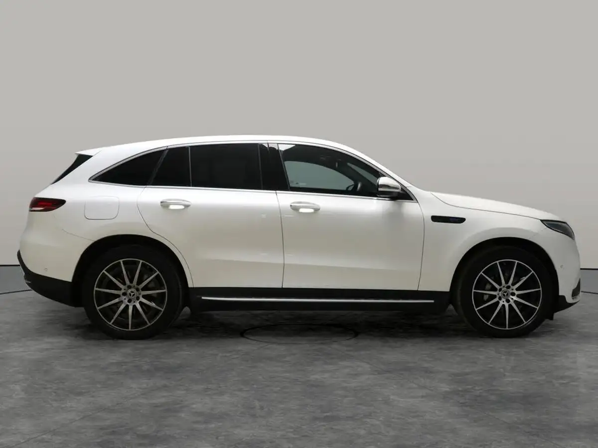 2021-mercedes-benz-eqc-e-eqc-400-amg-line-big-10