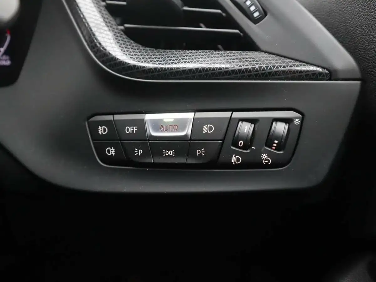 2022-bmw-1-series-20td-118d-sport-auto-big-26