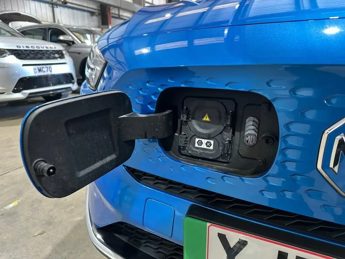 2025-mg-zs-suv-e-trophy-connect-ev-176ps-big-24