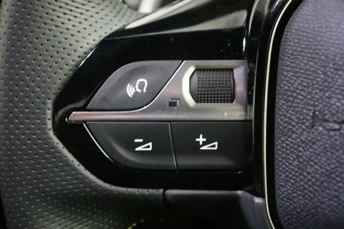 2023-peugeot-2008-suv-big-22