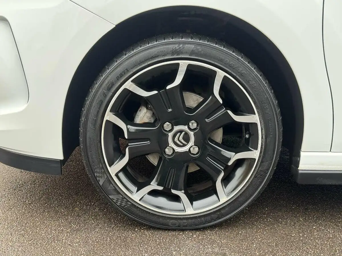 2015-citroen-ds3-12-dstyle-plus-big-23