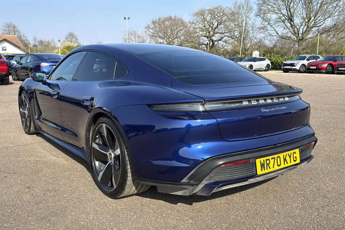 2020-porsche-taycan-e-turbo-big-23