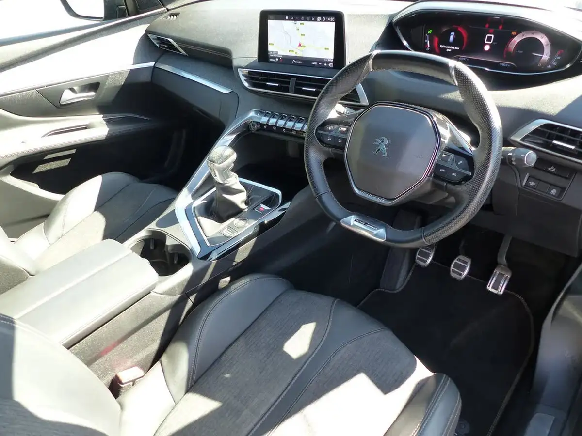 2019-peugeot-3008-suv-12-puretech-gt-line-big-3