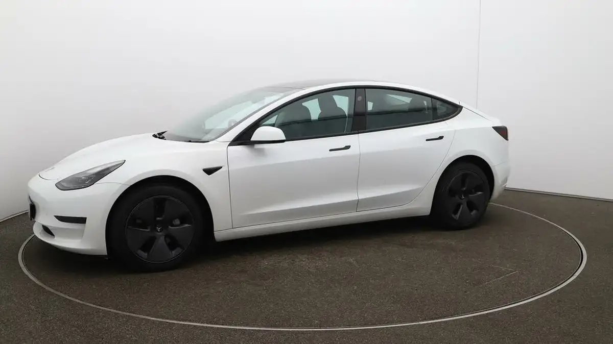 2022-tesla-model-3-e-rwd-big-59