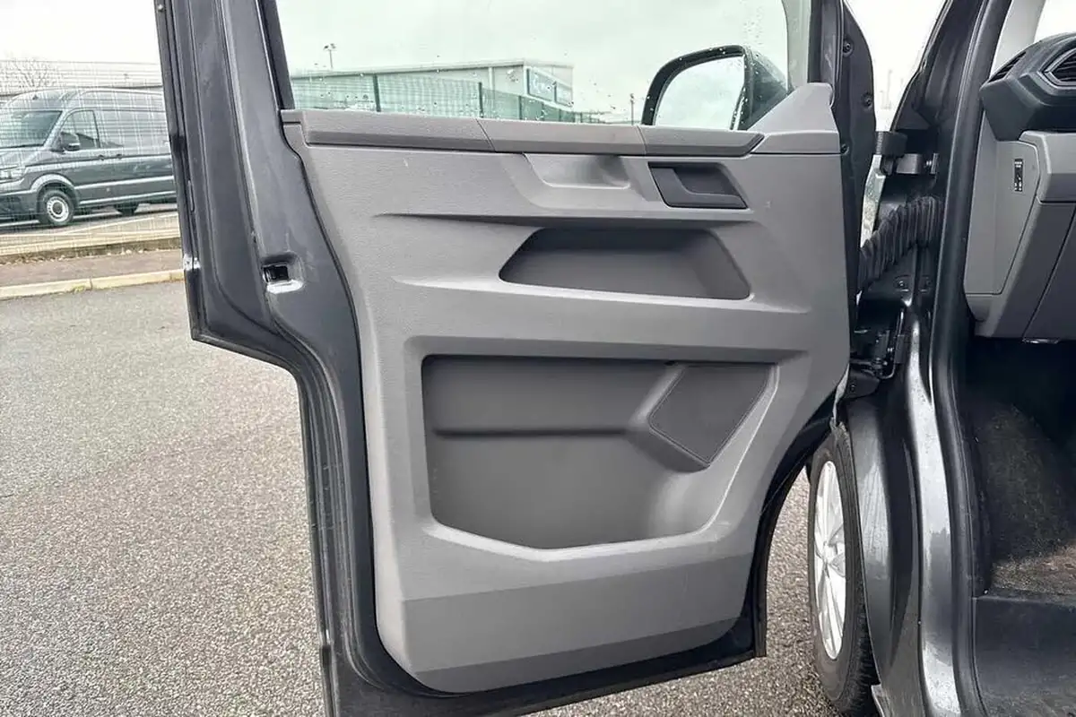 2024-volkswagen-transporter-big-35