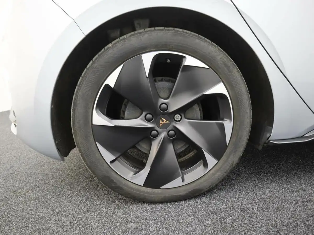 2023-cupra-born-e-v2-204ps-58kwh-big-5