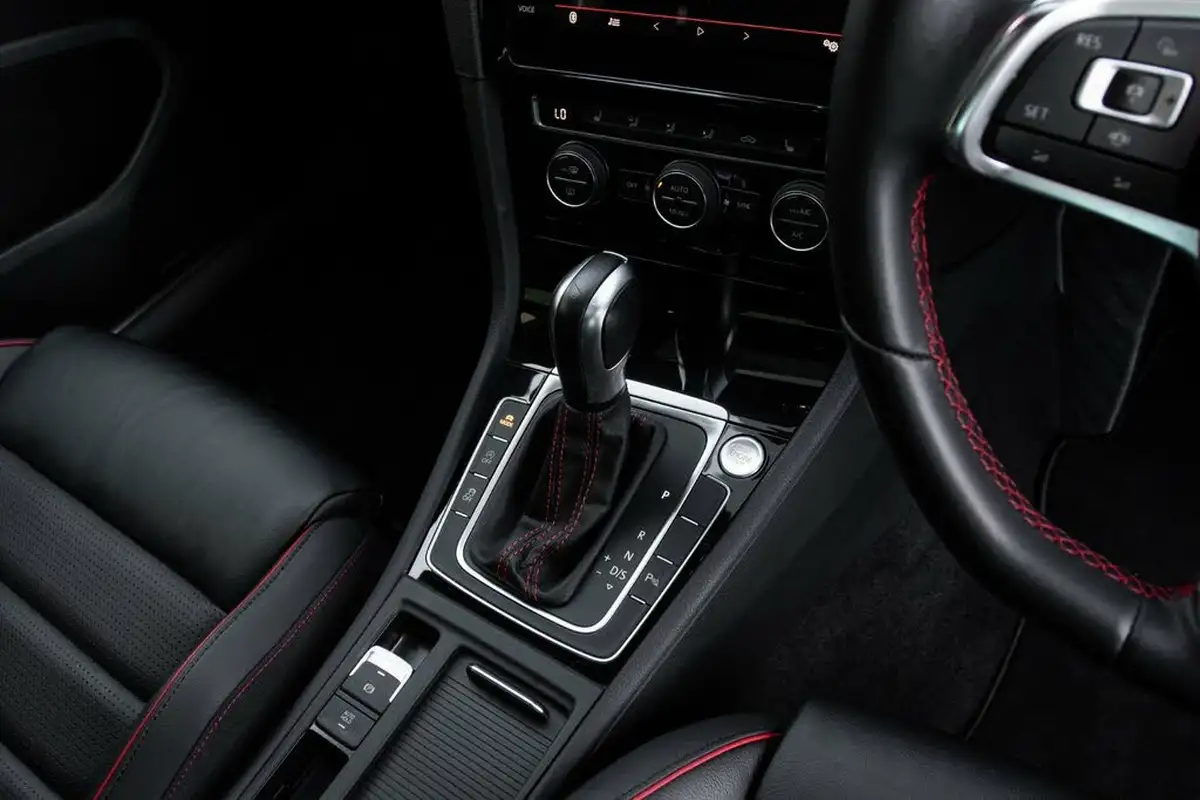 2020-volkswagen-golf-20-tsi-gti-performance-5d-dsg-big-32