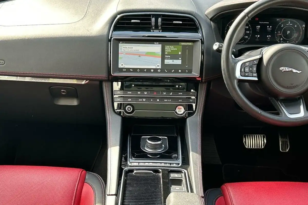 2019-jaguar-f-pace-20-i4d-chequered-flag-240ps-big-34