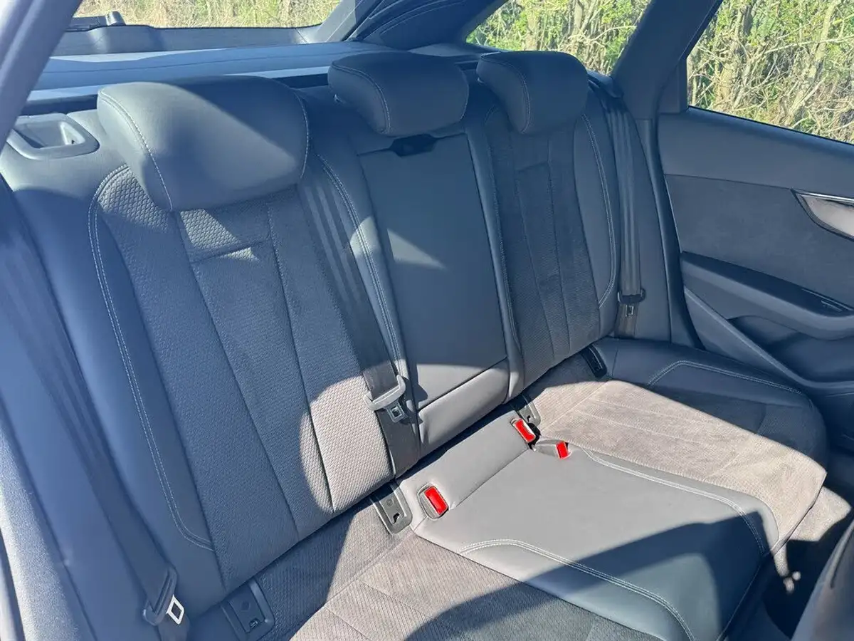 2021-audi-a4-avant-20-35-tfsi-black-edition-s-tronic-big-10