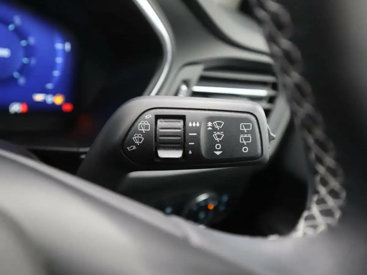 2022-ford-focus-10t-titanium-vignale-125ps-hatchback-big-27