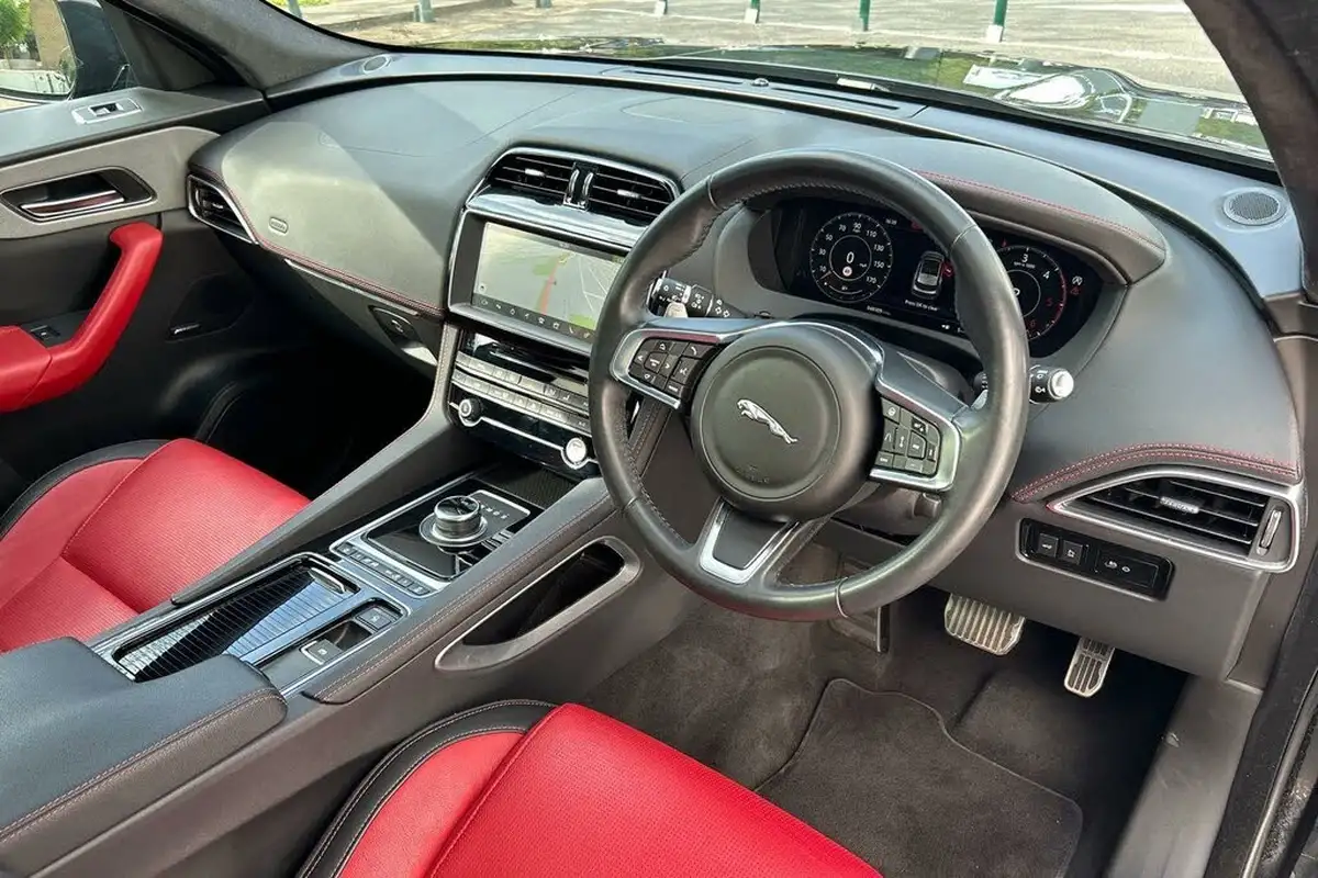 2019-jaguar-f-pace-20-i4d-chequered-flag-240ps-big-12