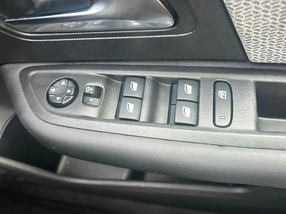 2022-citroen-c4-12-puretech-shine-130ps-big-17