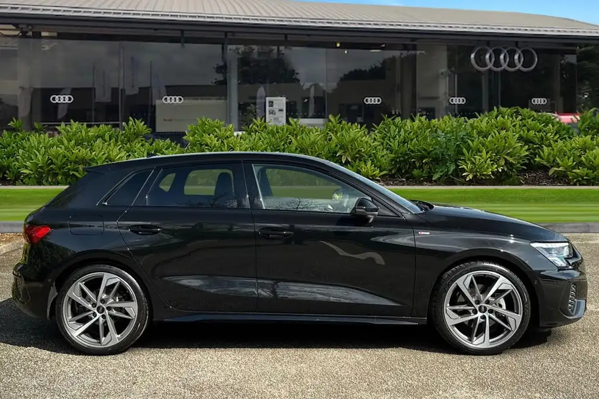 2024-audi-a3-15-35-tfsi-s-line-sportback-5d-tronic-big-2