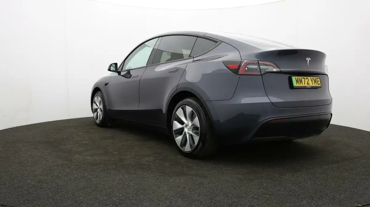 2022-tesla-model-y-e-rwd-big-71