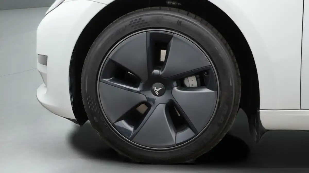 2022-tesla-model-3-e-rwd-big-18
