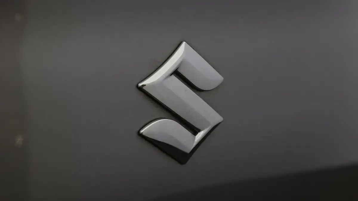 2019-suzuki-swift-12-dualjet-attitude-big-19