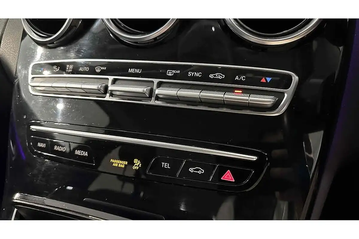2019-mercedes-benz-c-class-15-c200-sport-premiumss-saloon-4d-big-35