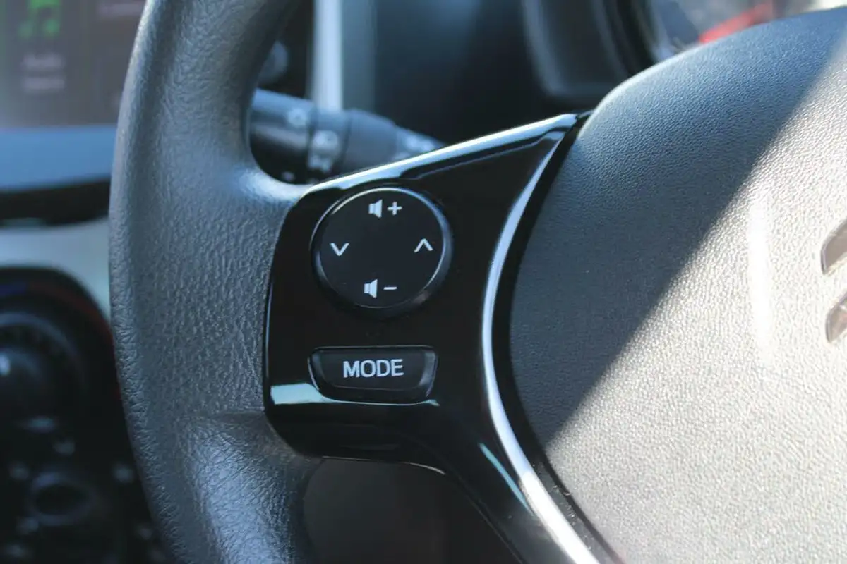 2016-citroen-c1-12-puretech-feel-81ps-5d-big-21