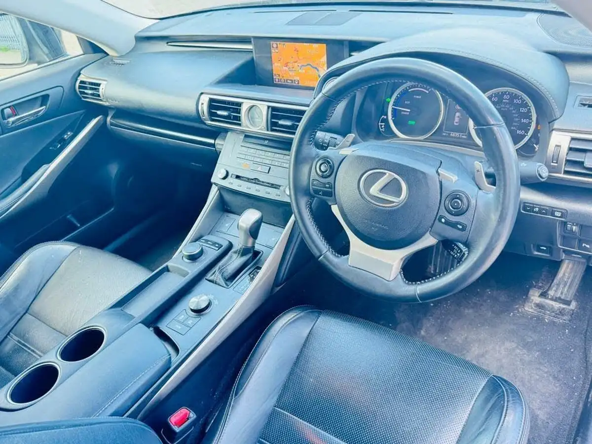 2014-lexus-is-300h-25-executive-edition-big-17