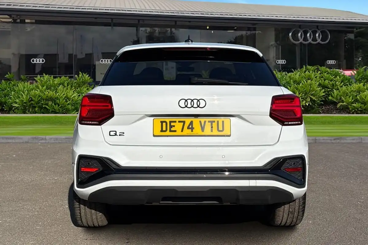 2024-audi-q2-15-35-tfsi-black-edition-s-tronic-big-3