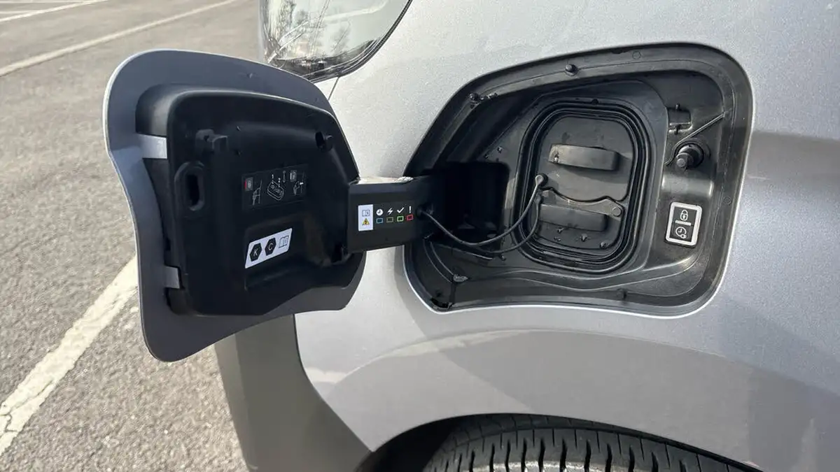 2024-citroen-spacetourer-e-you-m-49kwh-big-31