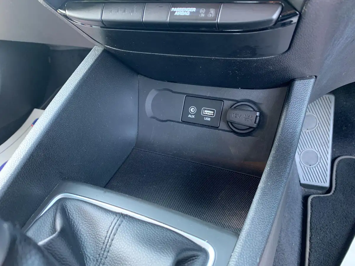 2017-hyundai-i20-12-se-hatchback-5d-big-42