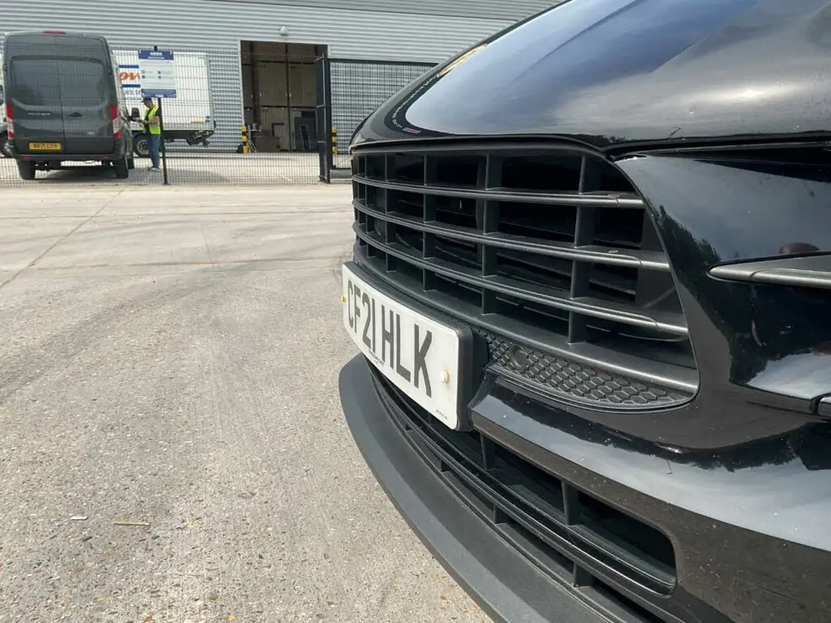 2021-porsche-macan-30-s-big-9