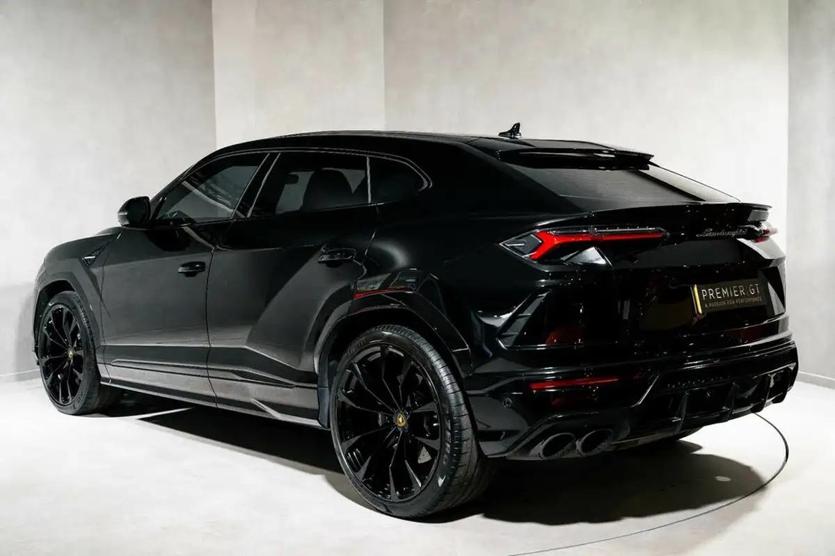 2019-lamborghini-urus-40-no-trim-big-5