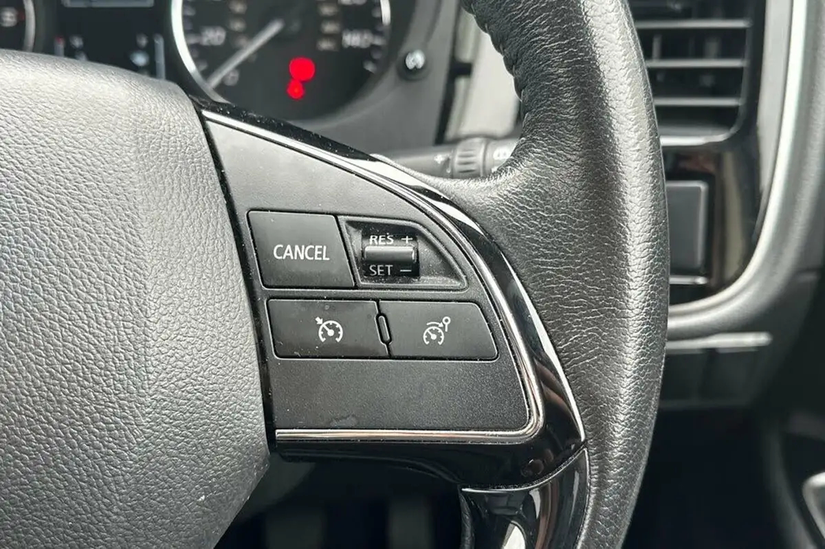 2018-mitsubishi-outlander-22di-d-4-leather-big-16