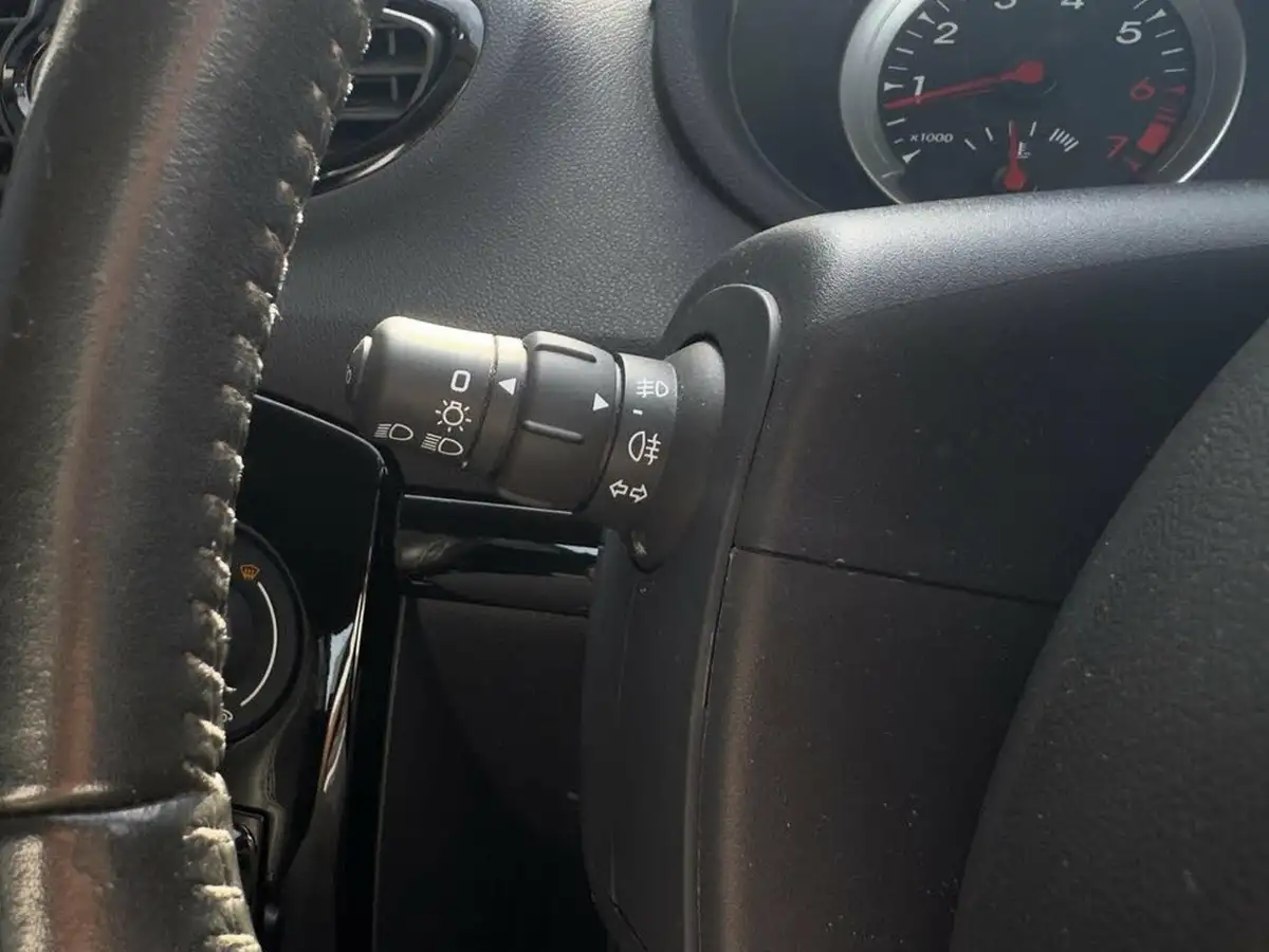 2011-renault-clio-16-dynamique-tom-tom-vvt-hatchback-5d-auto-big-38