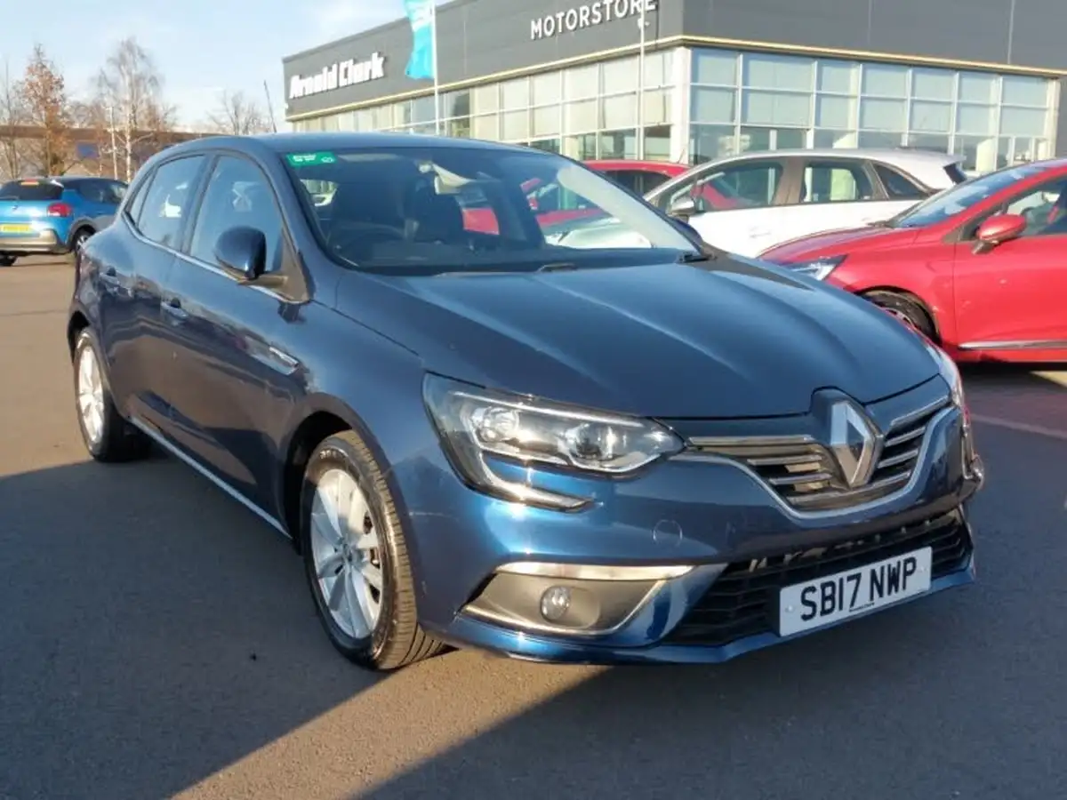 2017-renault-megane-15dci-dynamique-nav-hatchback-big-0