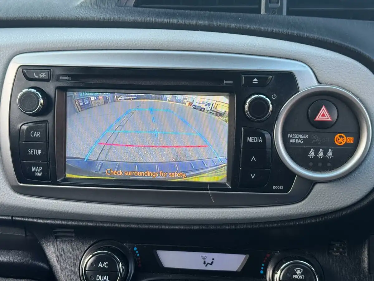 2014-toyota-yaris-15-vvt-i-icon-hybrid-big-11