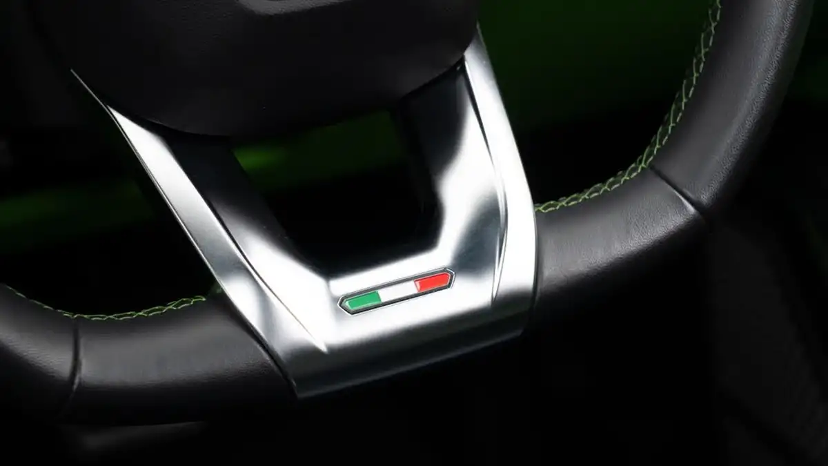 2023-lamborghini-urus-40-no-trim-big-18