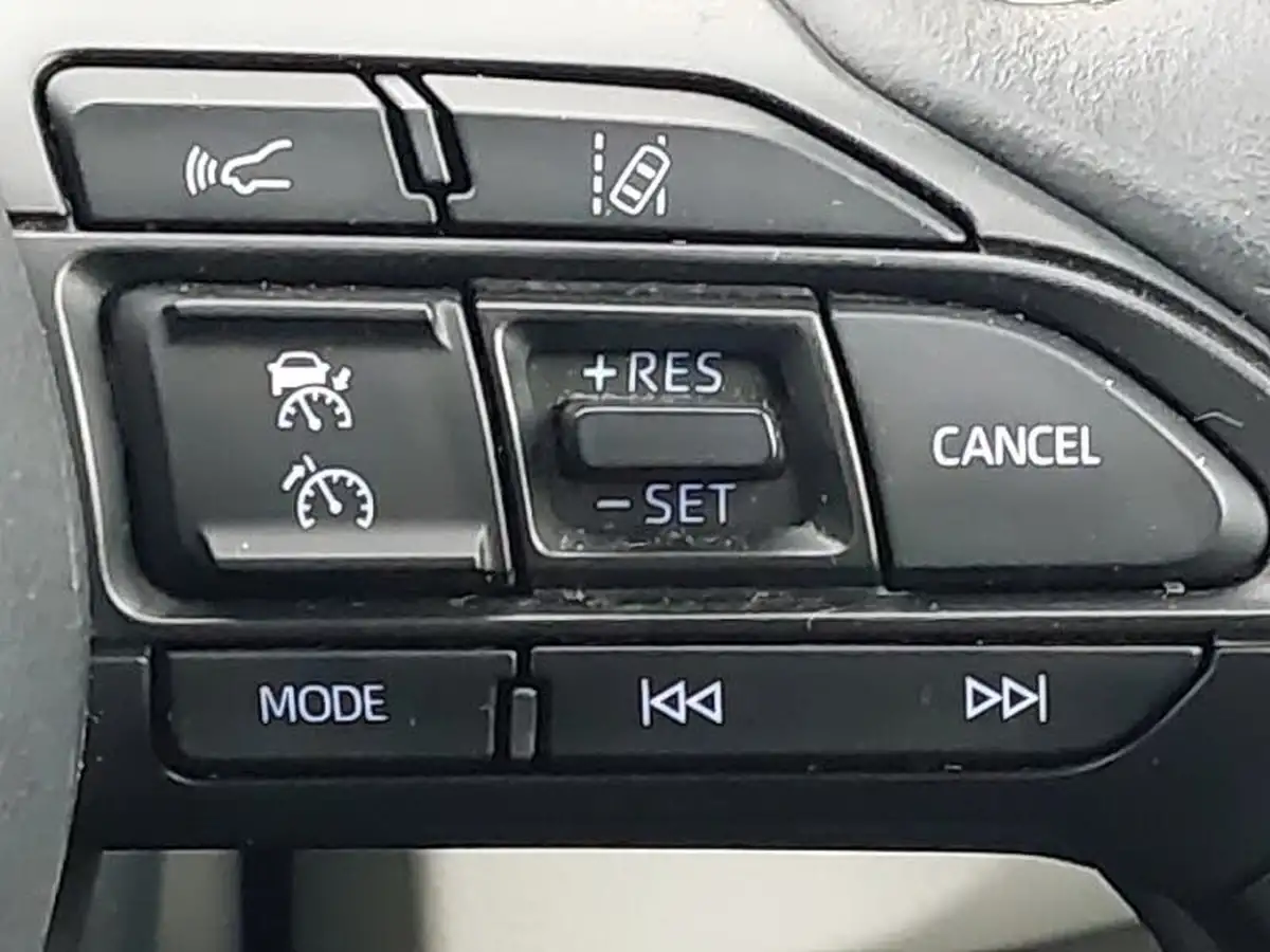 2022-toyota-yaris-15-vvt-i-excel-big-12