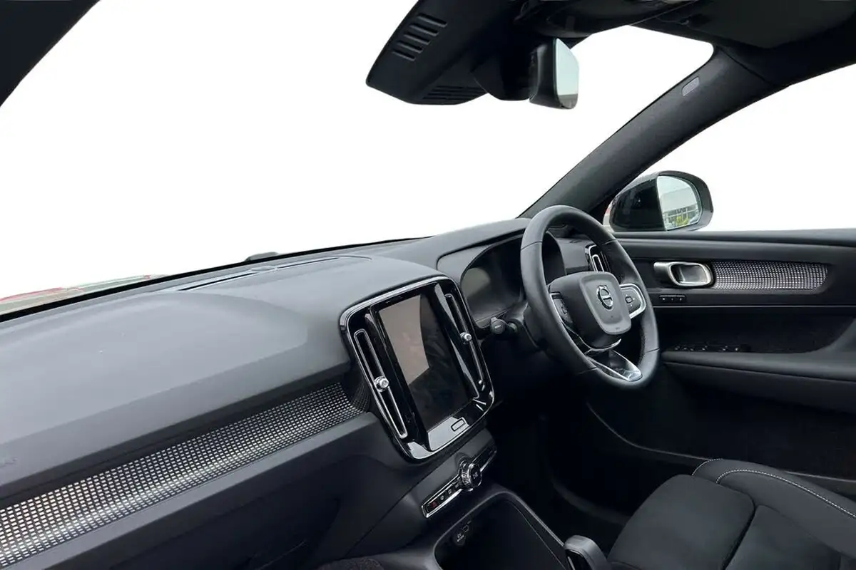 2024-volvo-xc40-20-b3-plus-big-1
