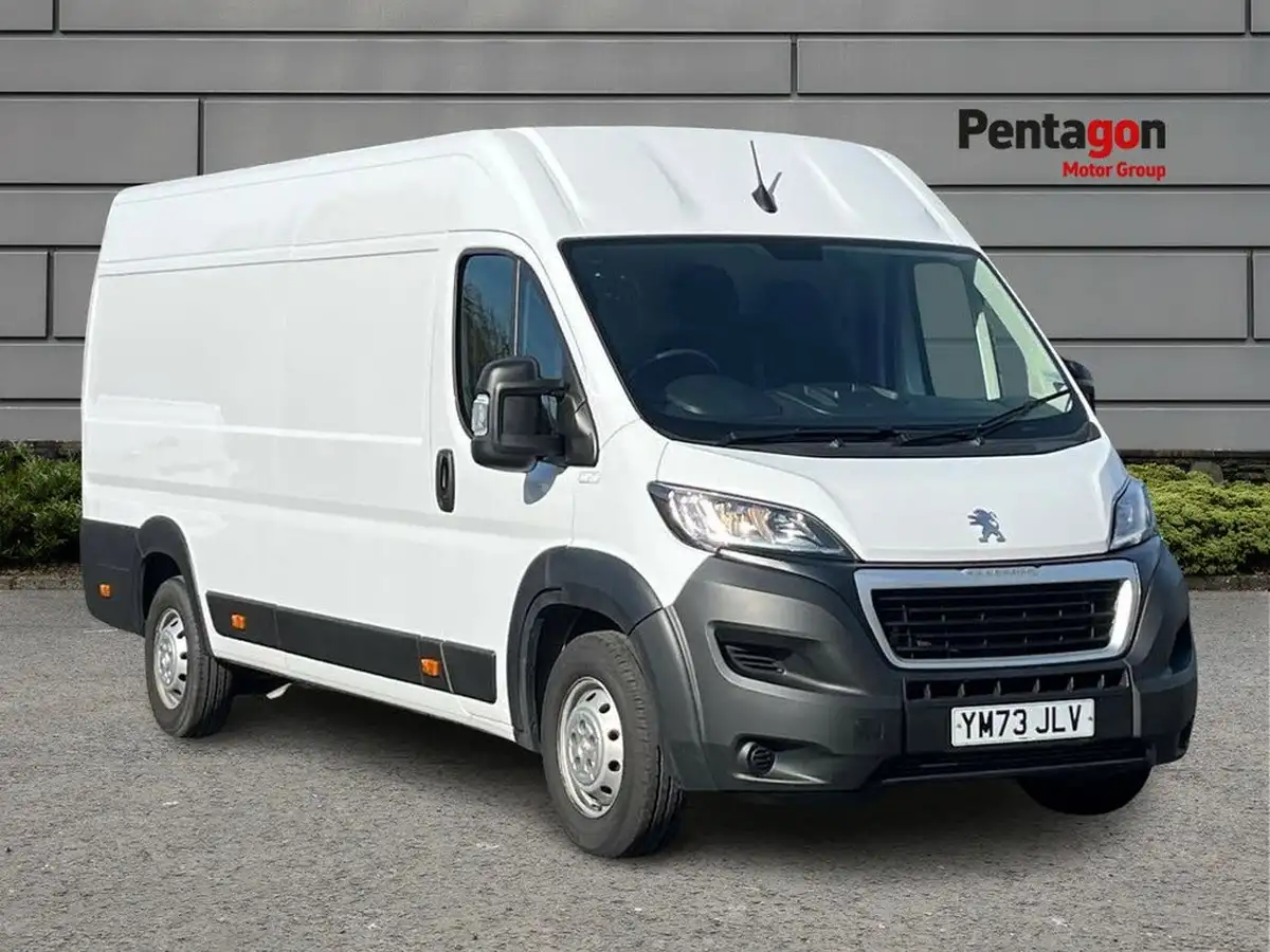 2023-peugeot-boxer-22-bluehdi-professional-premium-435-l4h2-big-0