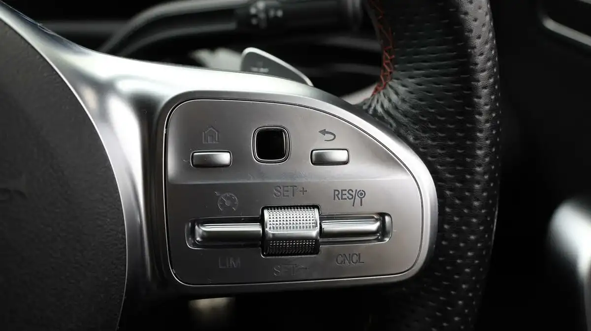 2020-mercedes-benz-a-class-13-a180-amg-line-executive-hatchback-5d-7g-dct-big-21