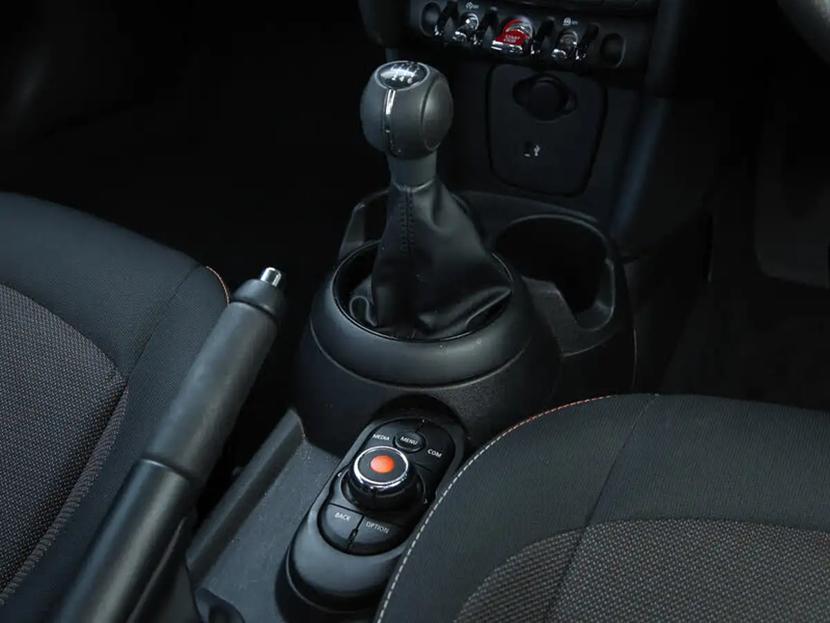 2019-mini-cooper-15-cooper-classic-hatchback-5d-big-9