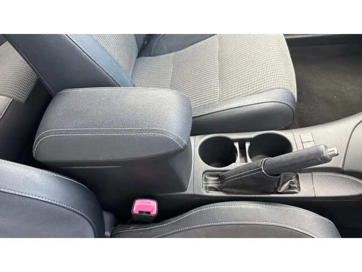 2015-toyota-auris-18-vvt-i-hsd-excel-hatchback-cvt-big-38