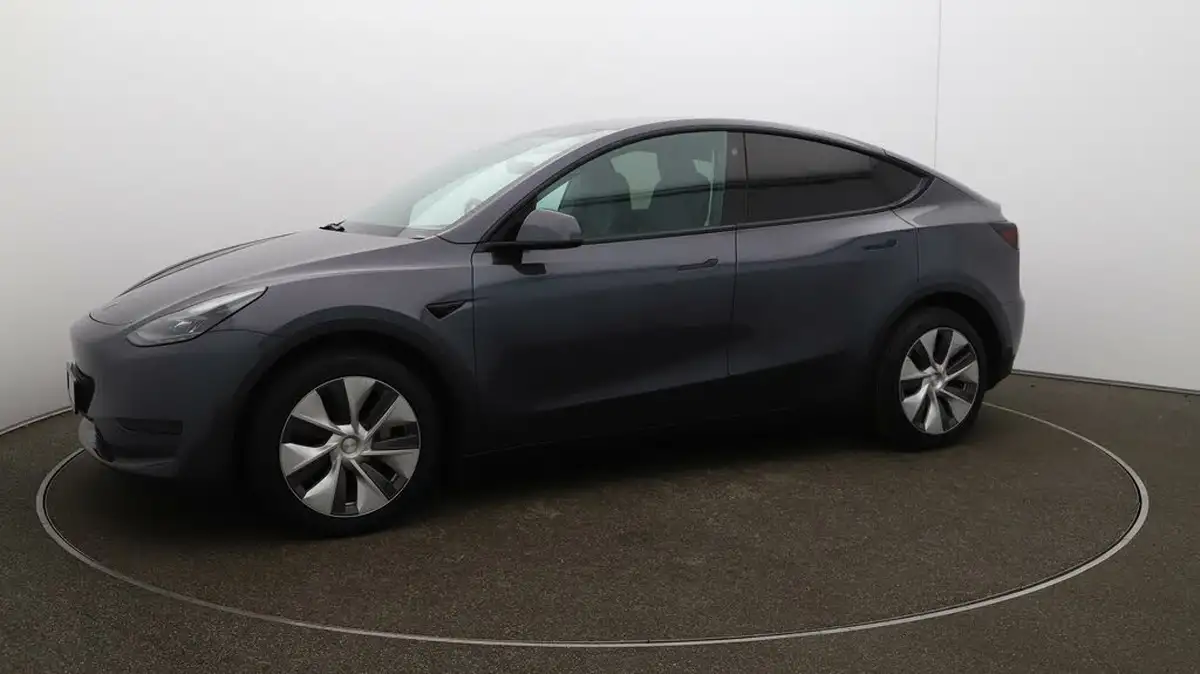 2023-tesla-model-y-e-rwd-big-58