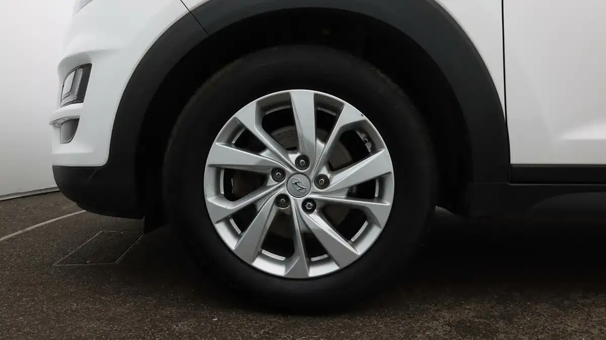 2020-hyundai-tucson-16-t-gdi-se-nav-dct-big-18