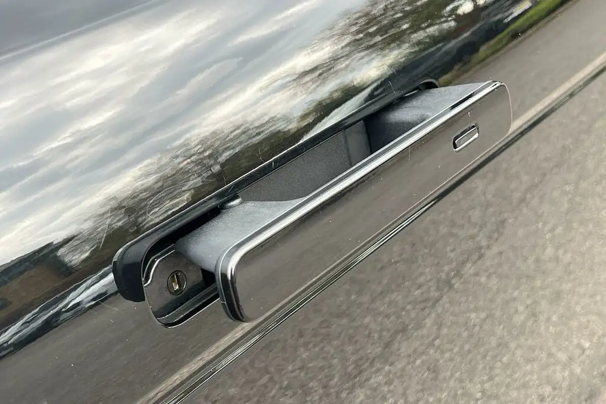 2024-land-rover-range-rover-evoque-15-p300e-dynamic-hse-big-19